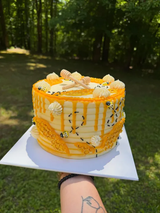 Bee cake