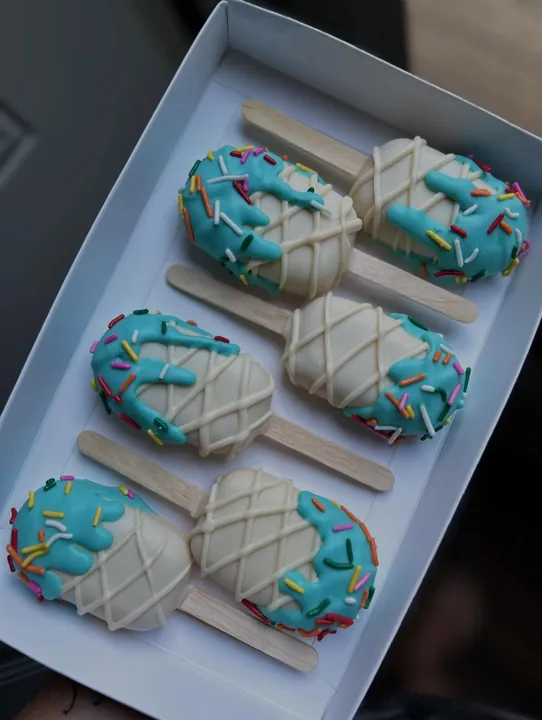 Sprinkle cakesicles
