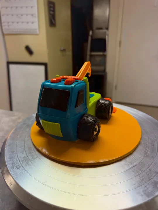 Tow truck cake